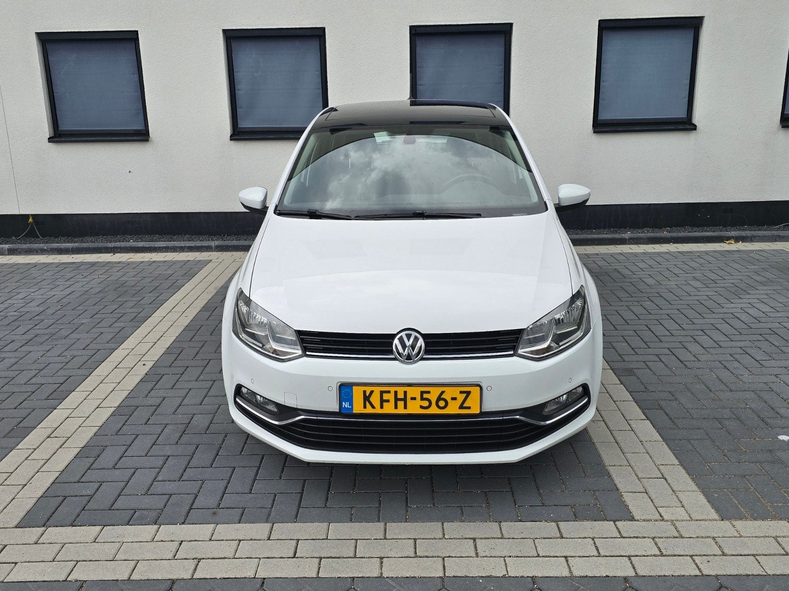 Volkswagen Polo 1.2 TSI 90PK 2016 Panodak l Dealer O.H. l, 4 cilinders, Wit, Multifunctioneel stuurwiel, Handgeschakeld