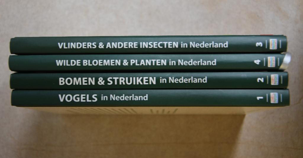 2 boeken vlinders vogels bomen wilde bloemen struiken NIEUW, Boeken, Ophalen of Verzenden, Nieuw, Bloemen, Planten en Bomen