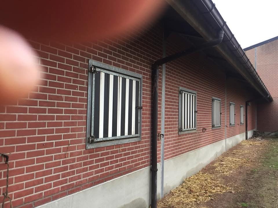 5 paardenstallen, Dieren en Toebehoren, Stalling en Weidegang, Stalling, 4 paarden of pony's of meer