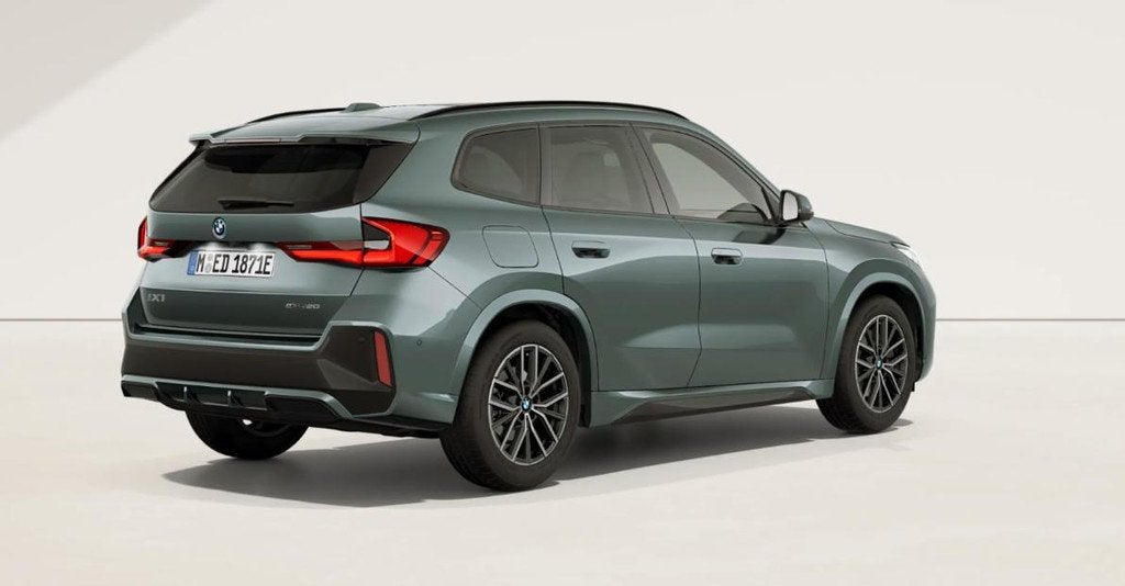 BMW iX1 eDrive20 67 kWh M Sport Edition Panoramadak - Sports, Auto's, BMW, 12 maanden, Gebruikt, 67 kWh, 204 pk