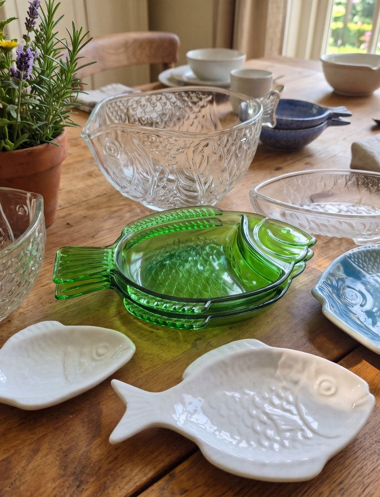 2 Haring c.q andere vis borden Hofmantorp van groen glas, Antiek en Kunst, Ophalen of Verzenden
