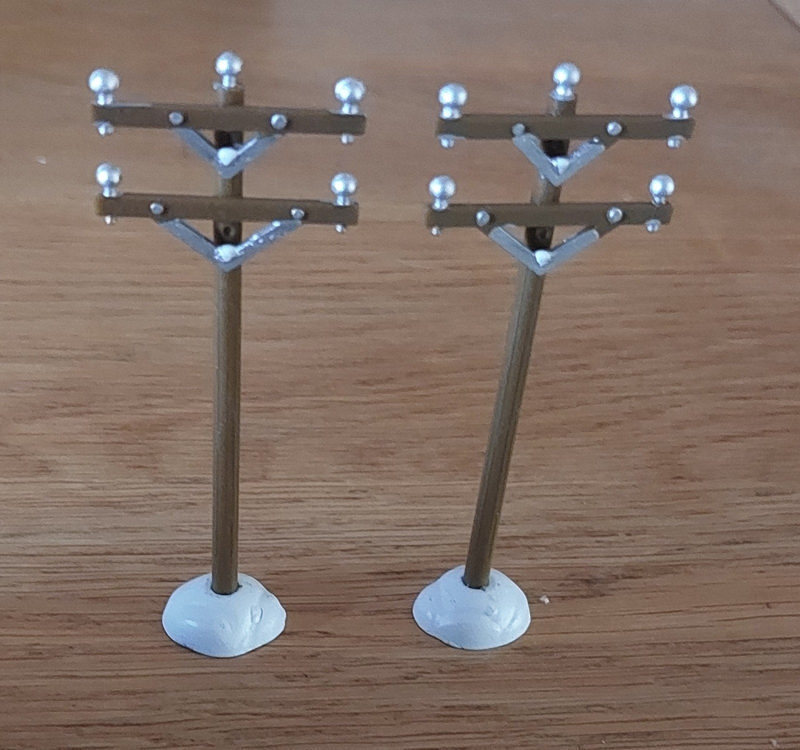 2x Miniatuur Telefoonpalen van Lemax, Ophalen, Zo goed als nieuw