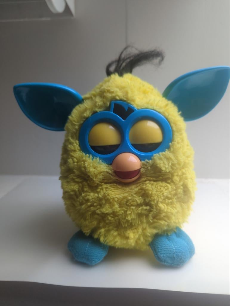 Furby 2012 Geel met Blauw - Interactief Speelgoed, Ophalen of Verzenden