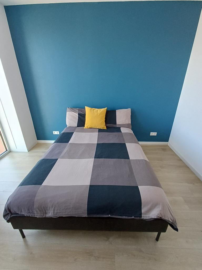 Ikea Slattum bed 140x200 inclusief Ikea Valevag matras, Huis en Inrichting, Slaapkamer | Bedden, Ophalen, Zwart, 140 cm, Zo goed als nieuw