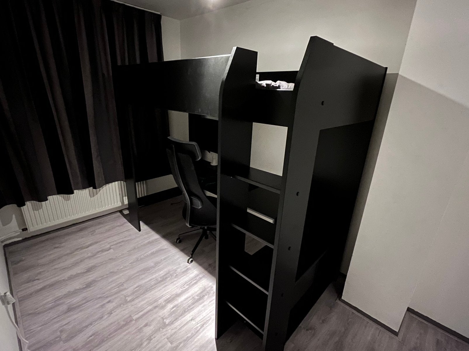 Hoogslaper met bureau zwart L220xB117xH180