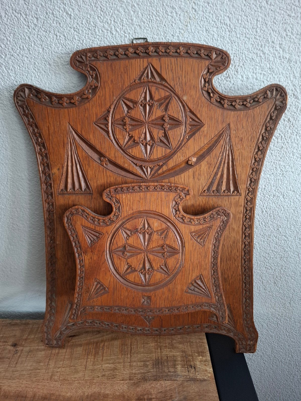 Antieke houten krantenhouder / tijdschriftenrek, Gebruikt, Wandmontage, Hout, Krantenbak