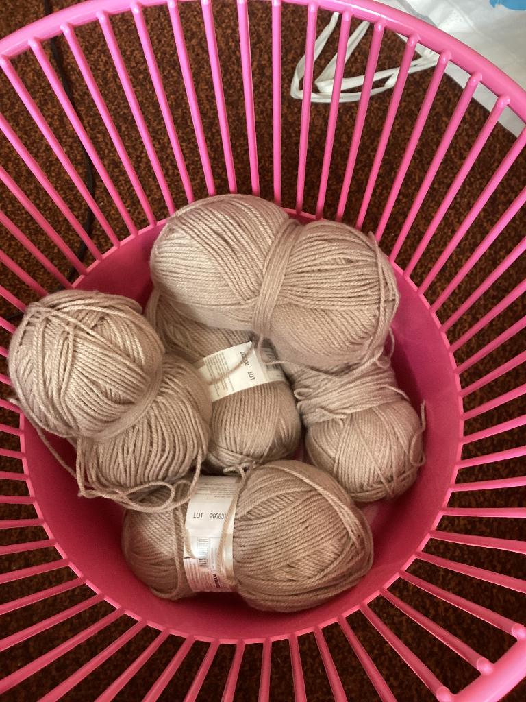 Beige Royal zeeman, Ophalen, Nieuw, Breien of Haken, Wol of Garen