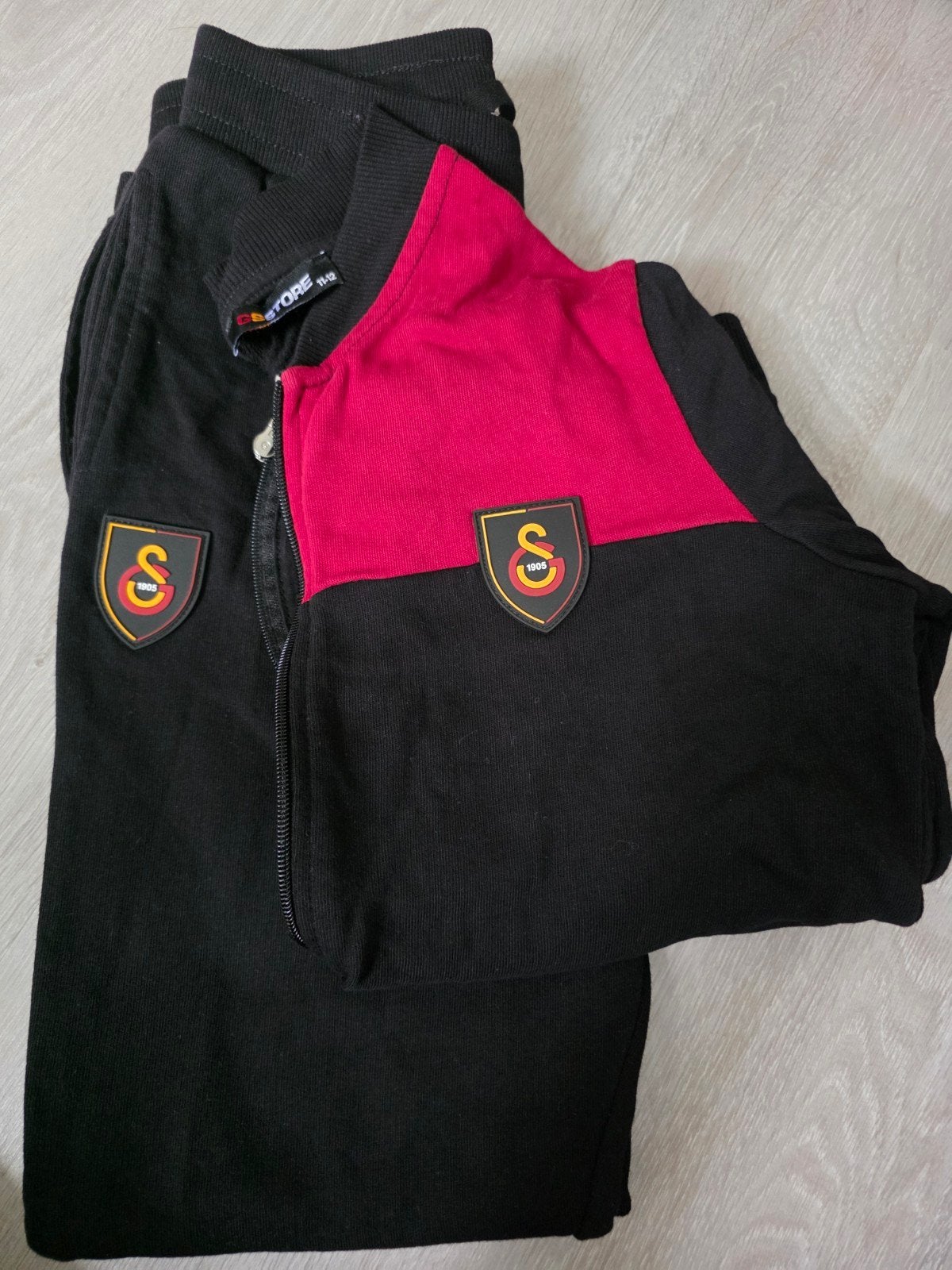 Galatasaray Trainingspak Zwart Rood - Maat 11-12 jaar, Ophalen, Gebruikt, Galatasaray, Jongen of Meisje
