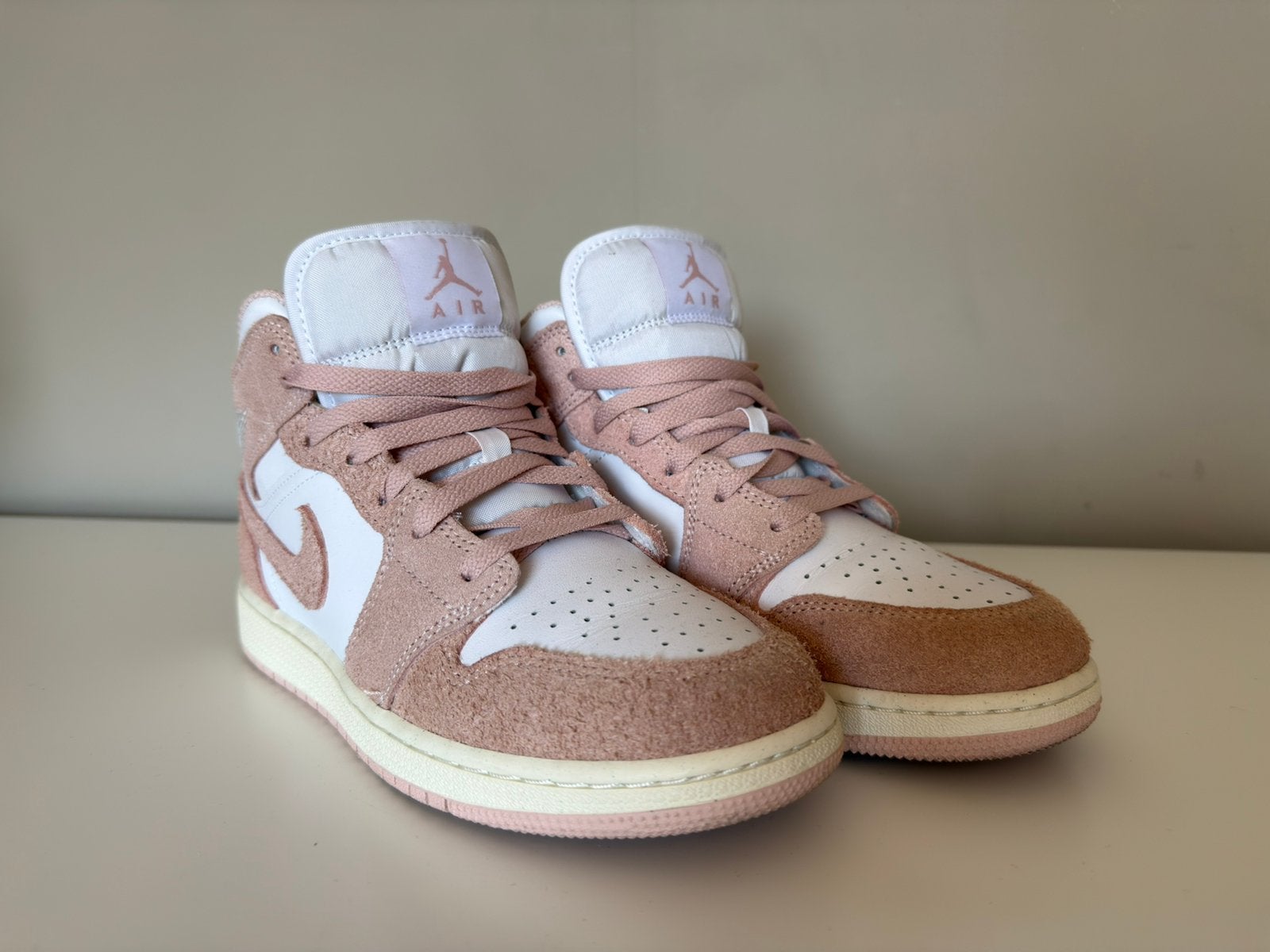 Nike Air Jordan 1 Mid SE "Legend Pink" (GS) – Maat 39, Kleding | Dames, Schoenen, Ophalen, Zo goed als nieuw, Roze, Sneakers of Gympen