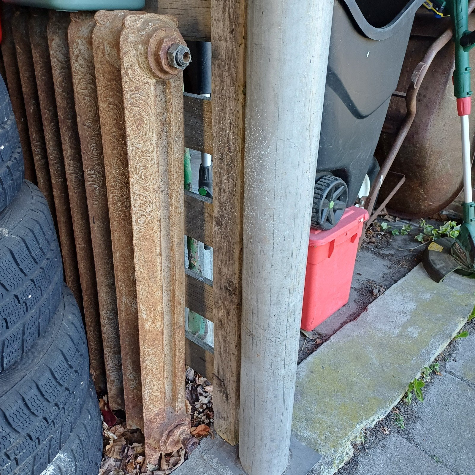 Antieke gietijzeren radiator - decoratief en functioneel, Ophalen