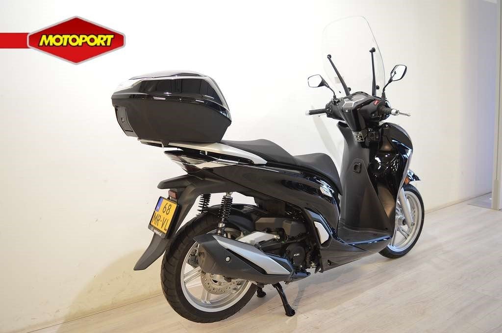 Honda SH 350 i ABS (bj 2022), Motoren, Motoren | Honda, Wijngaardveld 1
9300  AALST, BE, Scooter, Bedrijf, Mc.benelux@honda-eu.com