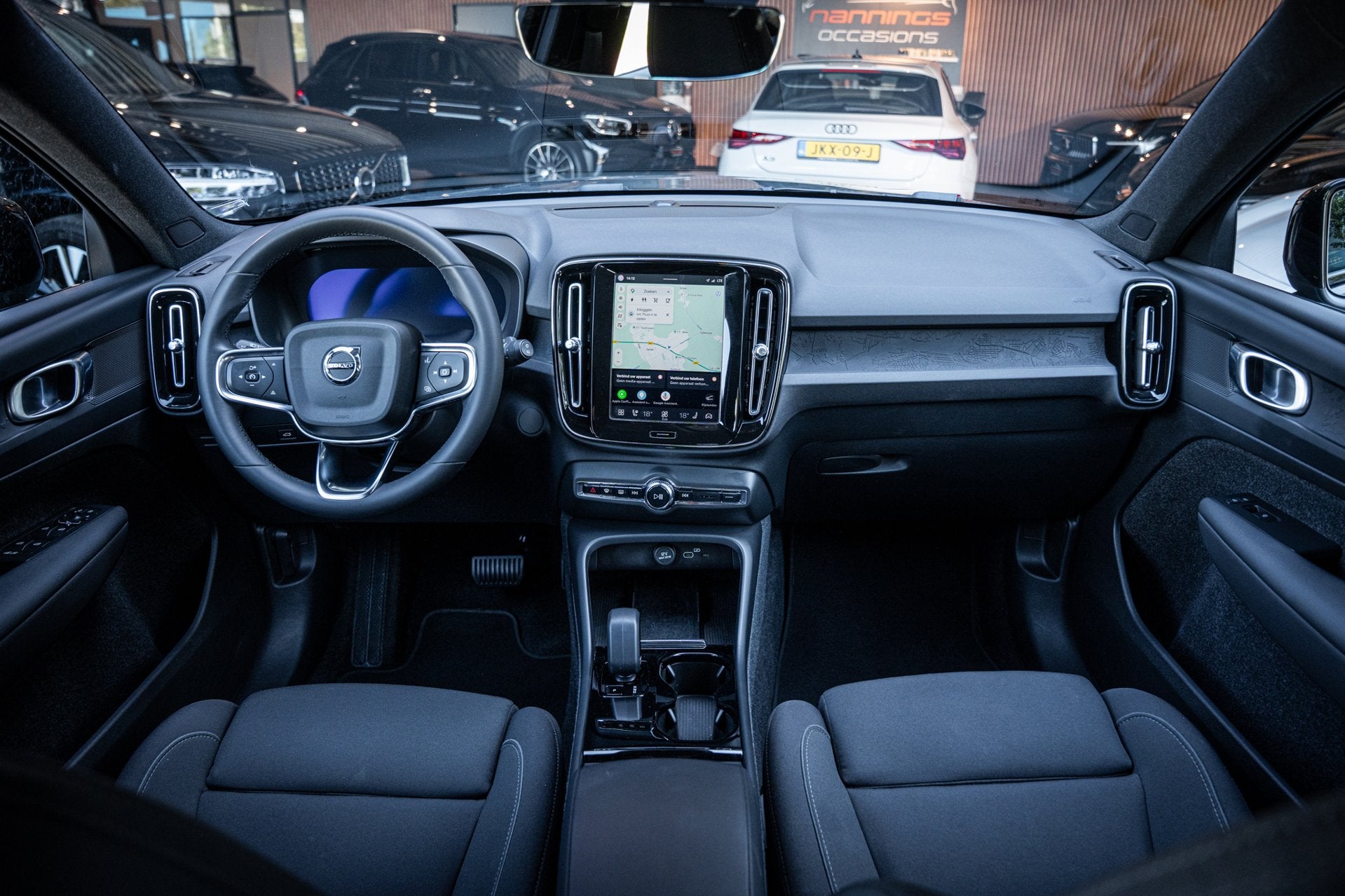 Foto 2 van Volvo XC40 Recharge Core|Elec Trekh|Stoel/Stuurverwarming|Cr
