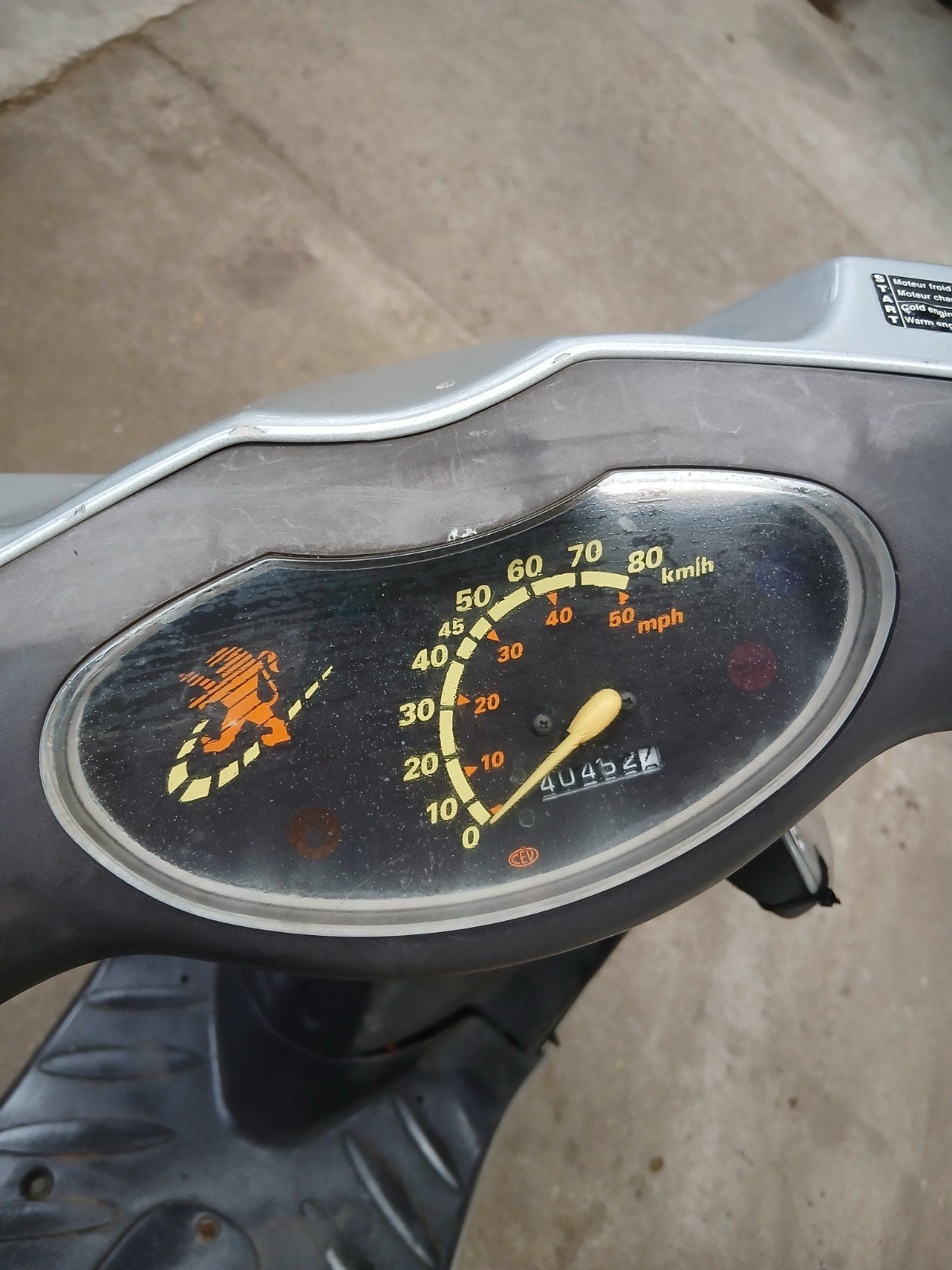 Peugeot Vivacity scooter - accu en kickstart defect, Fietsen en Brommers, Ophalen of Verzenden, Gebruikt, Benzine, Peugeot