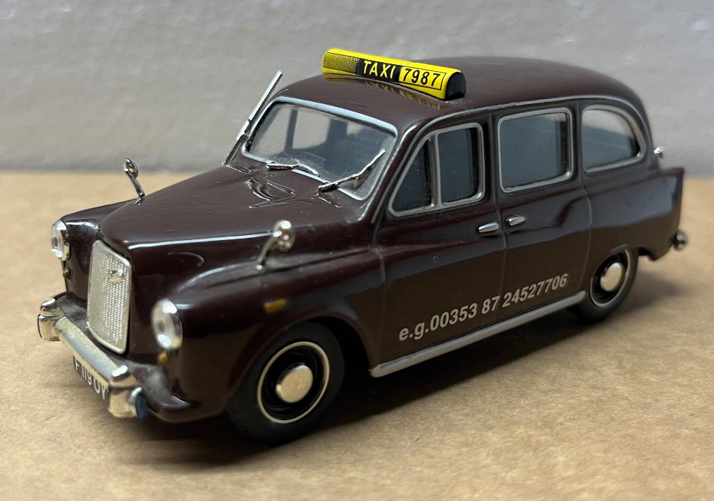 1:43  , Austin FX-4 London Taxi Cab, Bruin, Ophalen of Verzenden, Zo goed als nieuw, Auto, Overige merken