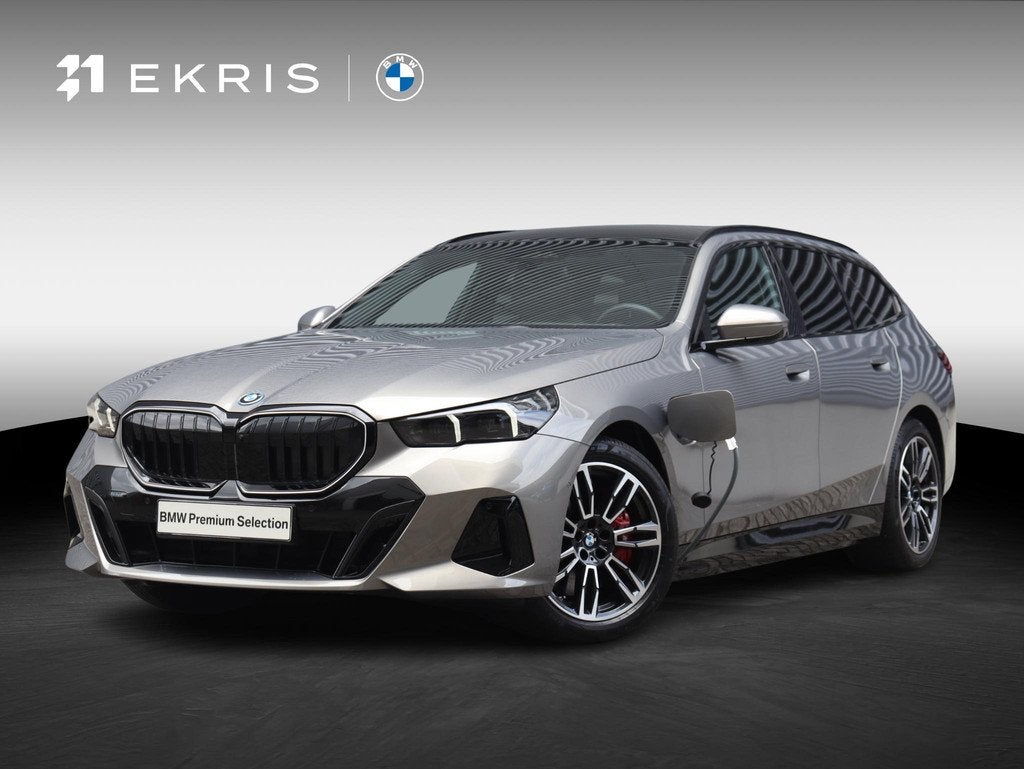 BMW 5-serie Touring 550e xDrive | M Sportpakket Pro | Panoda, Auto's, BMW, Automaat, Gebruikt, 135 min, Plug-in hybride