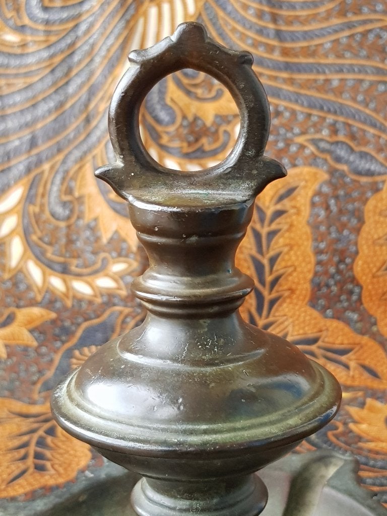 Zware antieke Oosterse olielamp van brons voor zeven pitten., Antiek en Kunst, Ophalen of Verzenden, Ritueel object, Handgemaakt