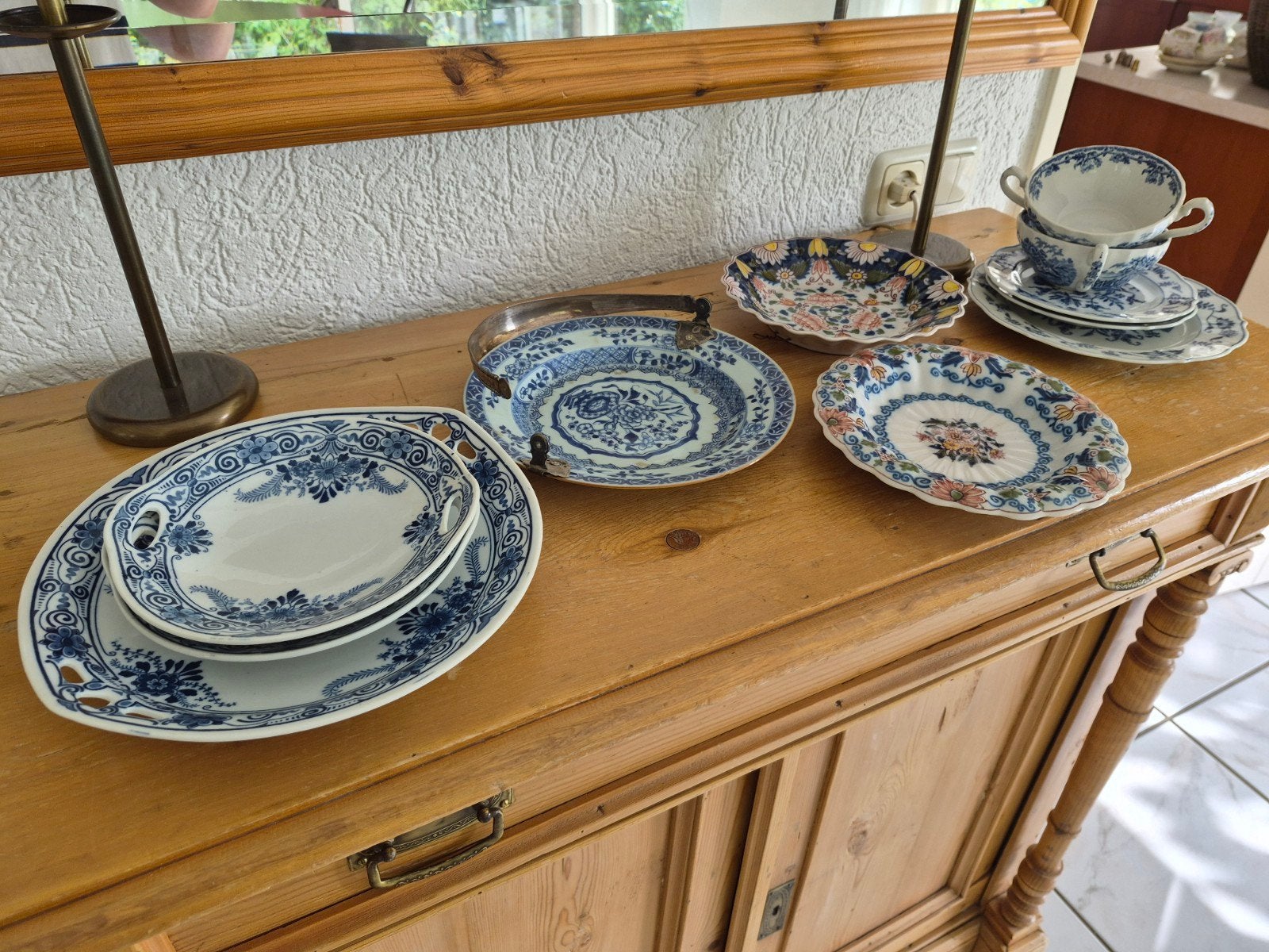 Diverse Antieke Borden en Schalen - Makkum, Y Delft, Antiek en Kunst, Ophalen