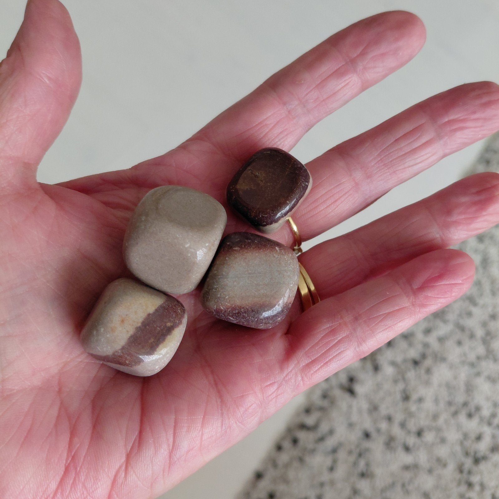 narmada riviersteen (shiva lingam) per stuk, Ophalen of Verzenden, Mineraal