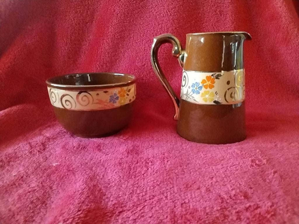 Gele en blauwe bloemen op bruin keramiek set, Antiek en Kunst, Ophalen of Verzenden