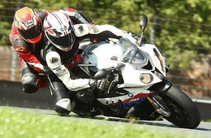 Gezocht: sportieve motorrit achterop, Contacten en Berichten