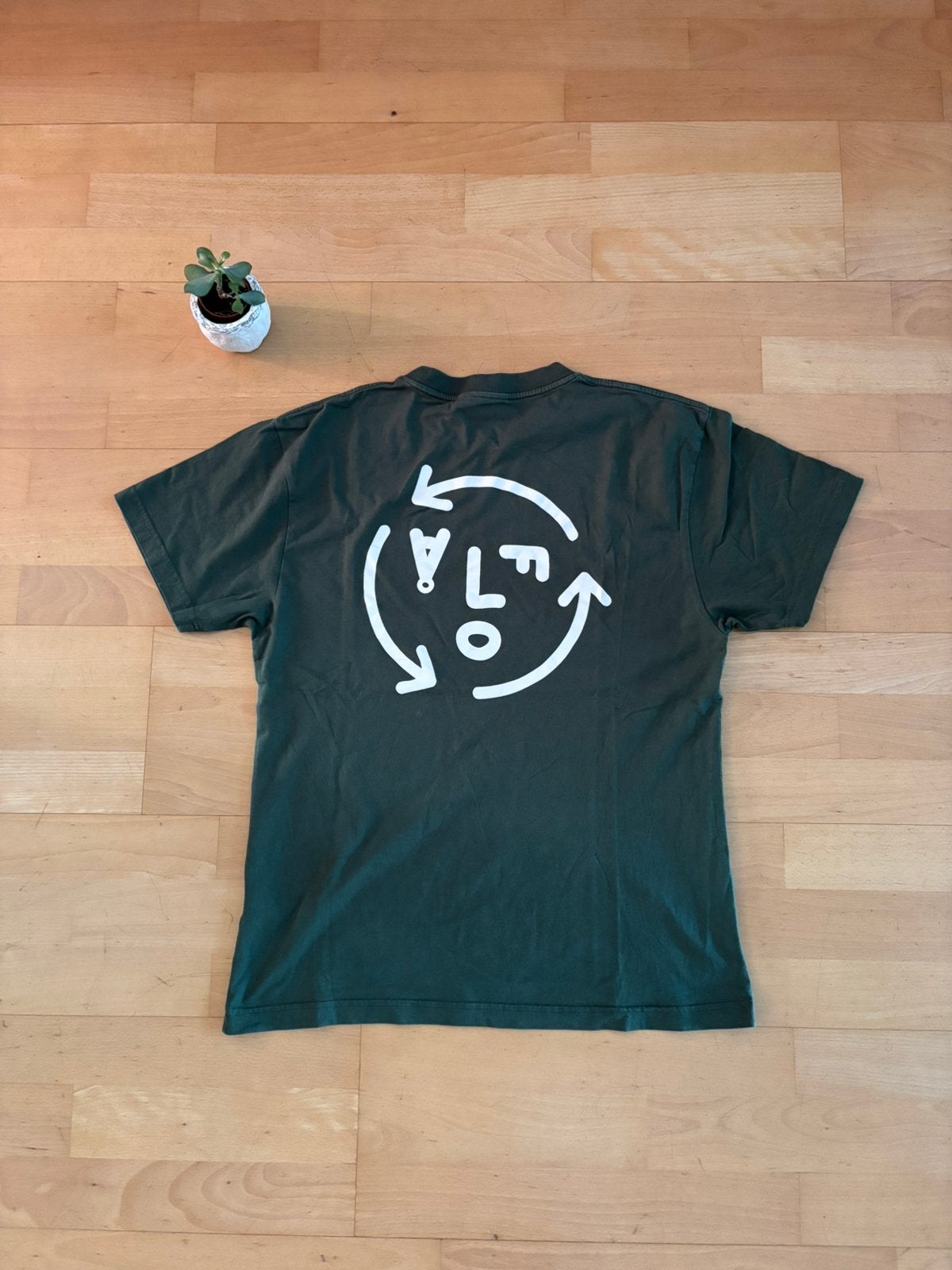 OLAF T-shirt Backprint Donkergroen M, Ophalen of Verzenden, Zo goed als nieuw, Groen