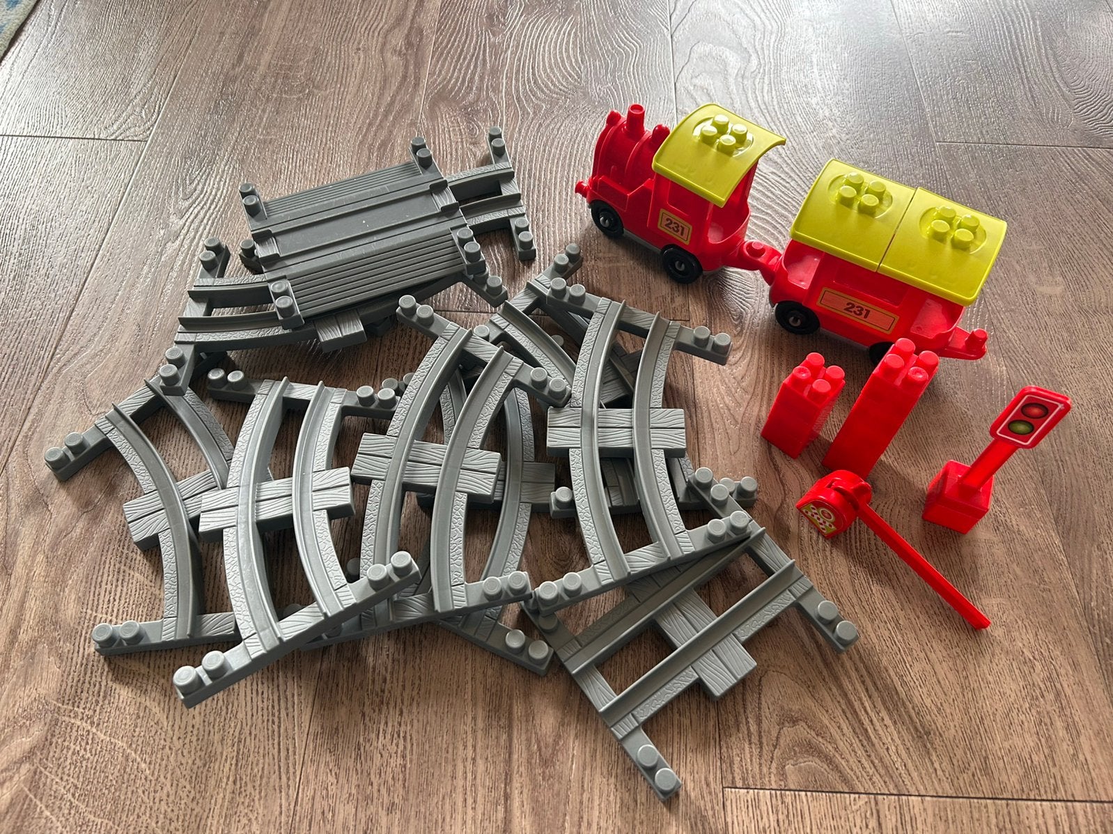 Plastic trein met rails, Ophalen, Zo goed als nieuw