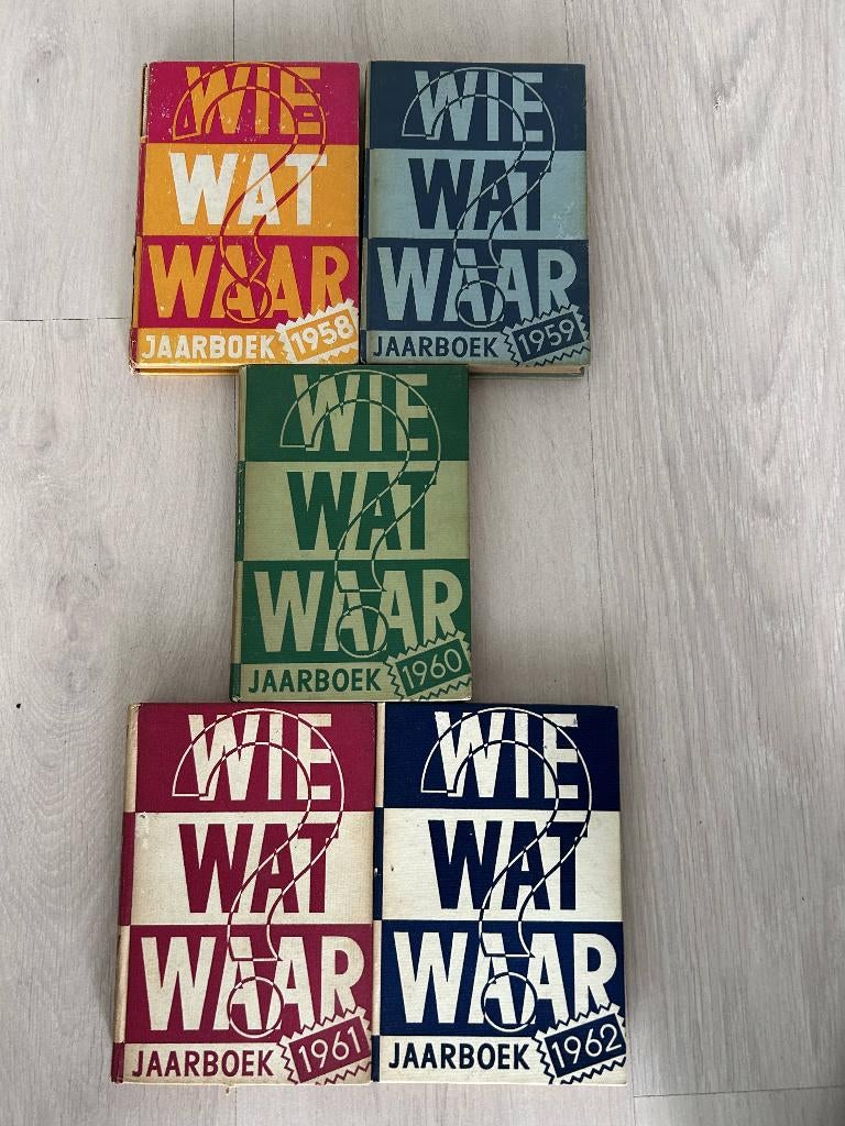 WIE WAT WAAR jaarboeken 1958 t/m 1962, Sijthoff Pers, Ophalen of Verzenden, 20e eeuw of later, Gelezen