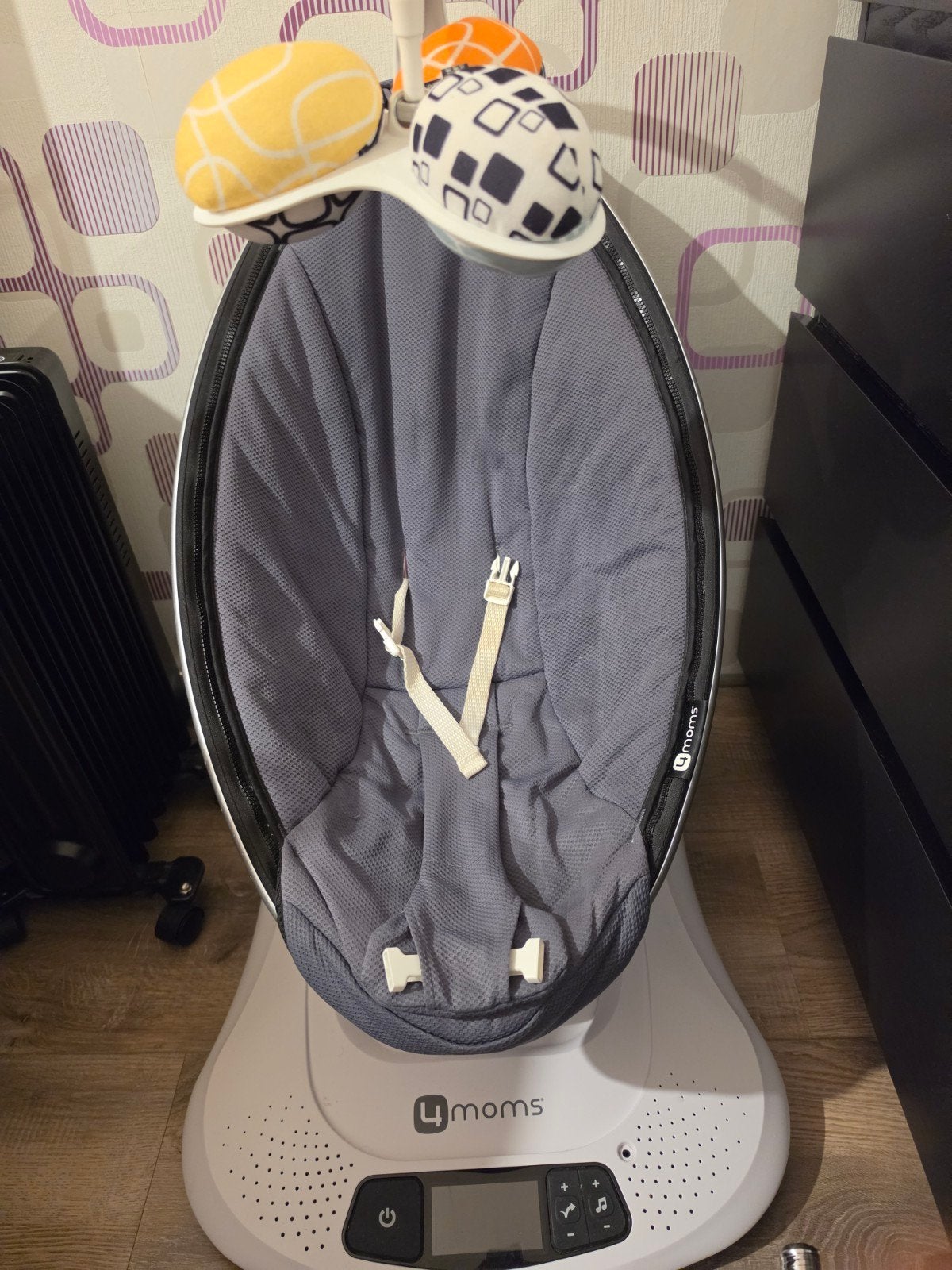 4moms MamaRoo 4.0 babywieg/schommelstoel + newborn insert, Ophalen of Verzenden, Zo goed als nieuw