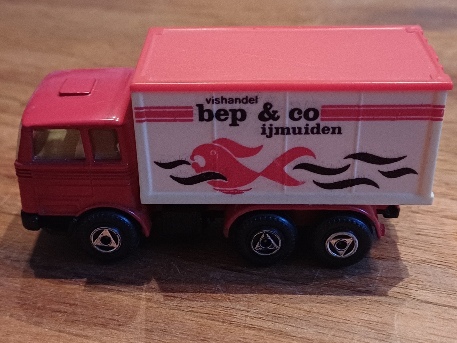 Efsi schaalmodel 1:90 vrachtwagen Mercedes vishandel Bep&Co, Ophalen of Verzenden, Zo goed als nieuw, Bus of Vrachtwagen