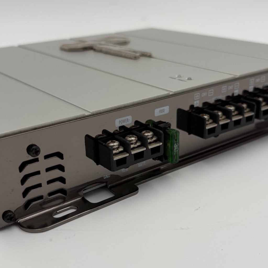Radioactive GZRA 4100X 400W stereo amplifier auto versterker, Flex Ltd., Zo goed als nieuw, https://flex.com/contact-us, Nobelstraat 10, 5807 GA Oostrum LB, Limburg, Nederland