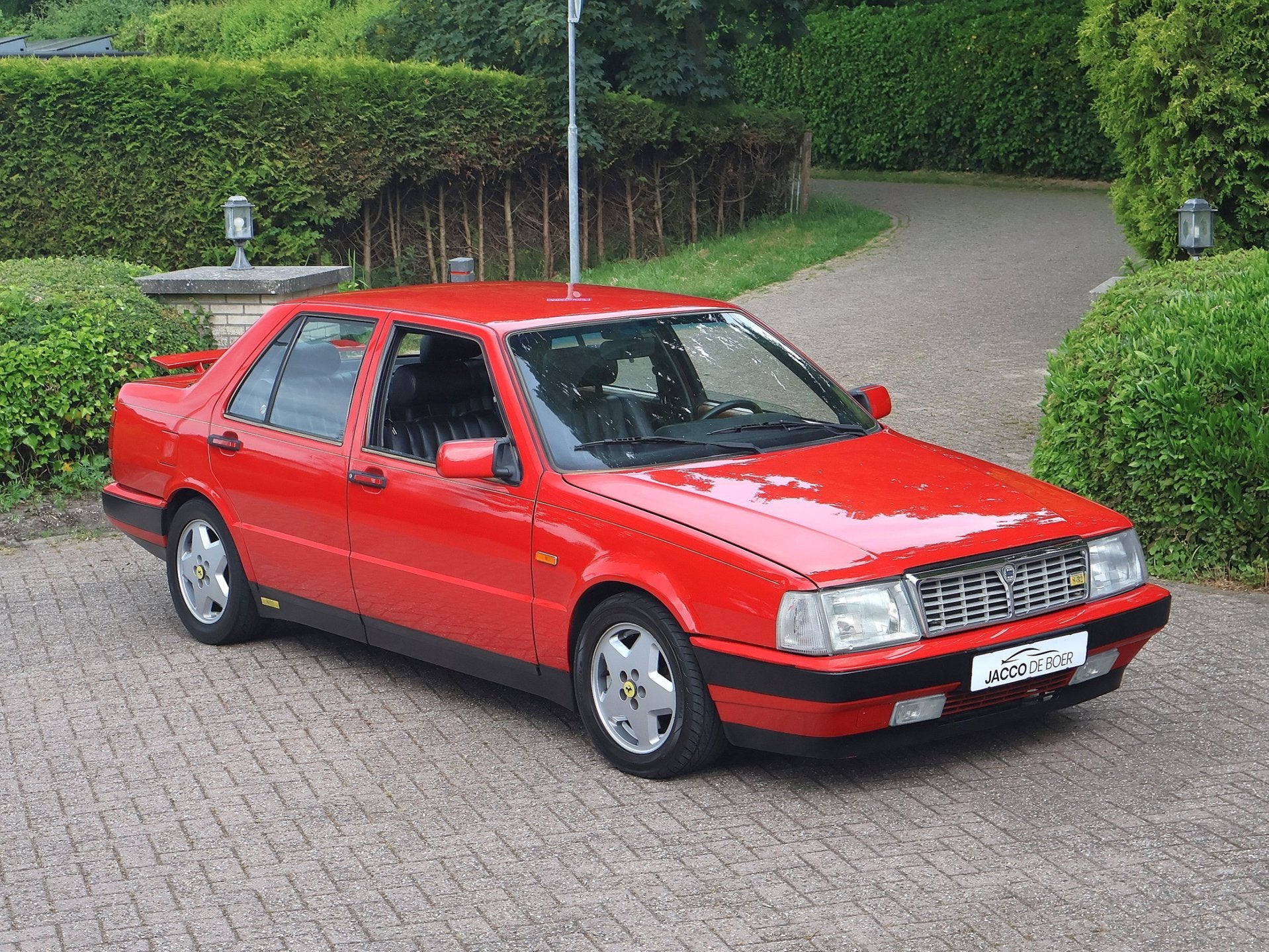 Lancia Thema 8.32 in unieke kleur Ferrari Rosso Corsa, Auto's, Gebruikt, Handgeschakeld, 2927 cc, Sedan