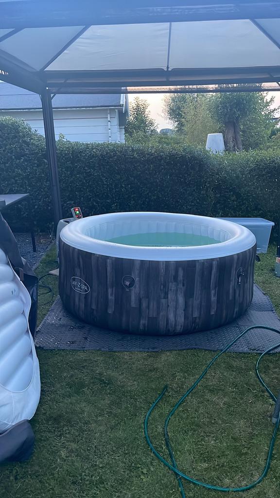 Bestway Lay-Z-Spa Bahamas AirJet opblaasbare spa., Ophalen, Zo goed als nieuw, Pomp