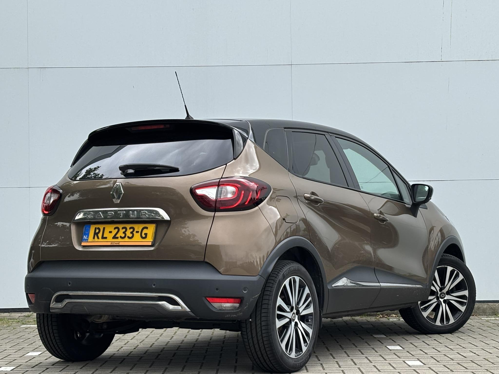 Renault Captur 1.2 TCe Initiale Paris | Leer | Panoramadak |, Gebruikt, Euro 6, 4 cilinders, Bruin