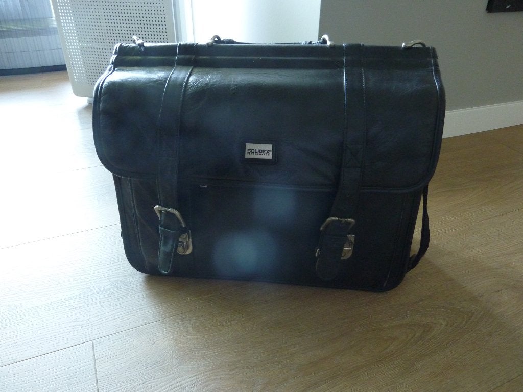 Leren Laptop Case met veel opberg mogelijkheden, Gebruikt, 17 inch of meer, Ophalen of Verzenden, Zwart