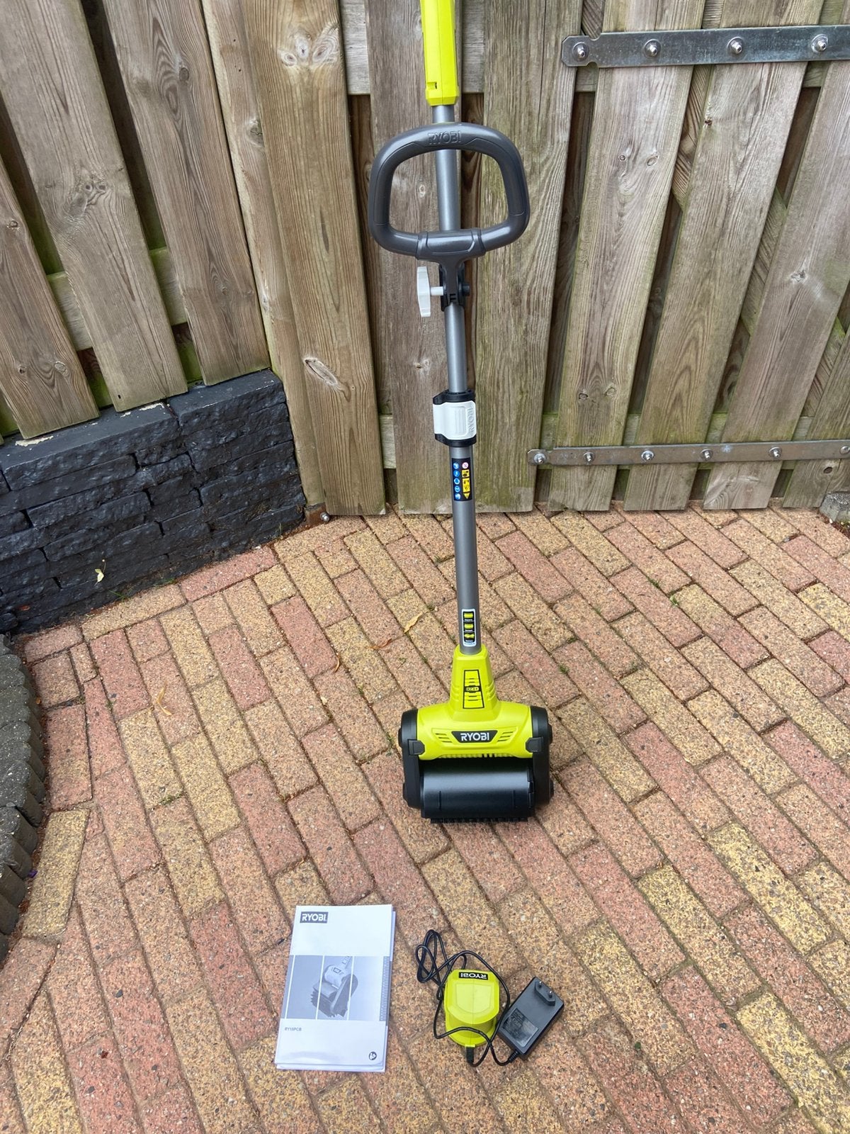 Zgan Ryobi terrasborstel, Ophalen of Verzenden, Zo goed als nieuw