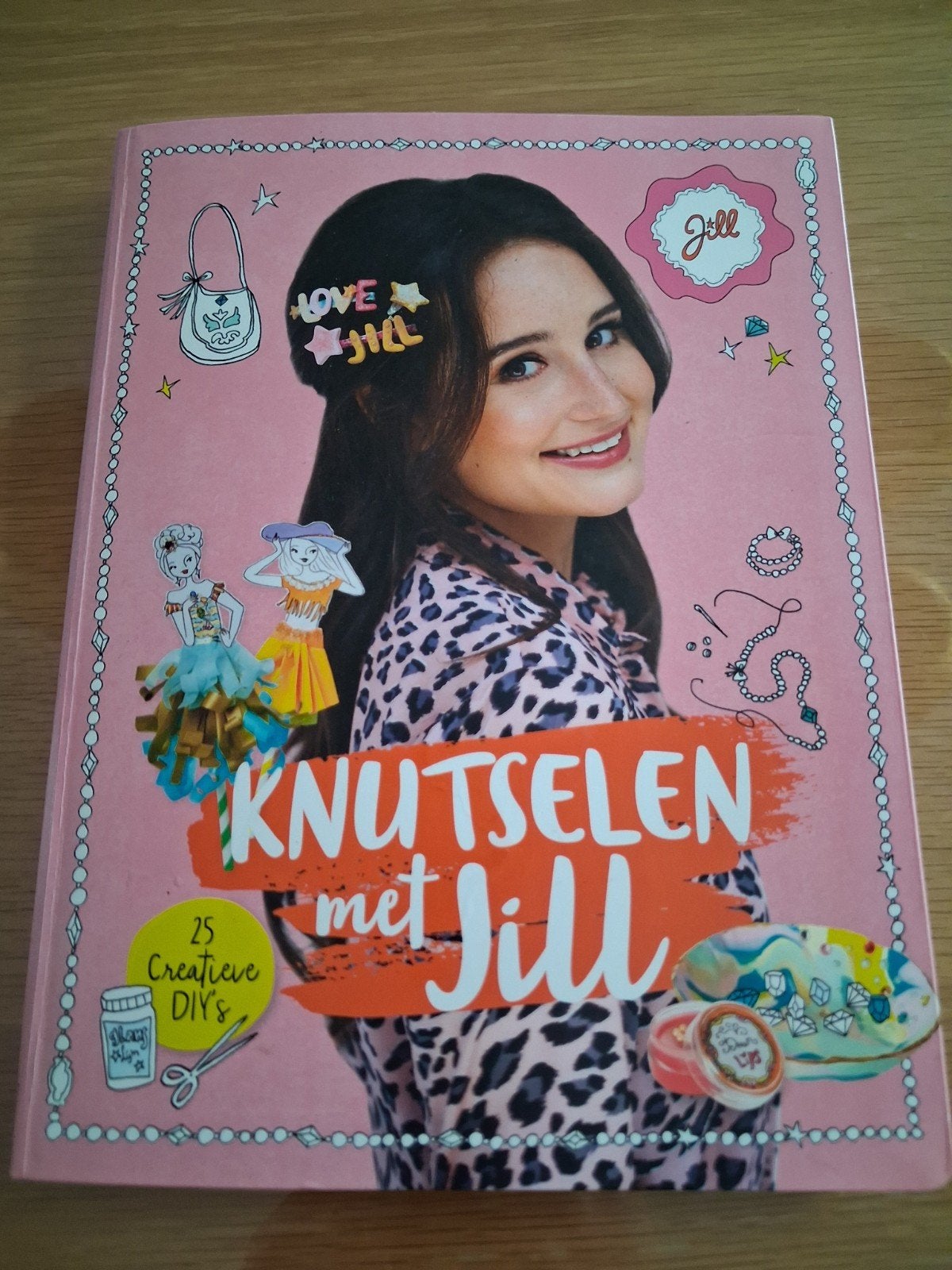 Jill Schirnhofer - Knutselen met Jill, Ophalen of Verzenden, Zo goed als nieuw, Jill Schirnhofer, Fictie algemeen
