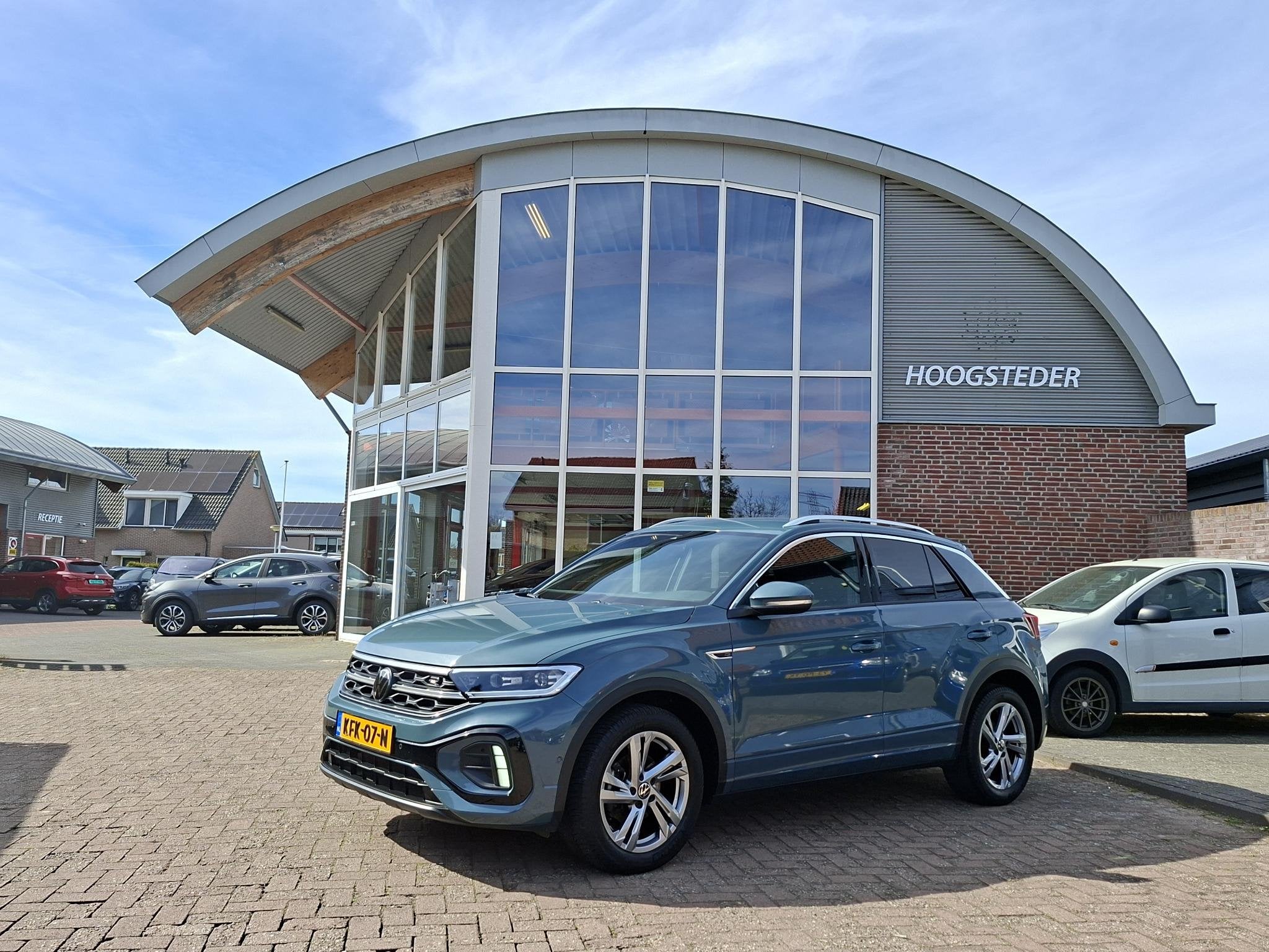 Volkswagen T-Roc 1.5 TSI R-Line Automaat, Carplay, trekhaak,, Auto's, Volkswagen, 1258 kg, 4 cilinders, 150 pk, Blauw