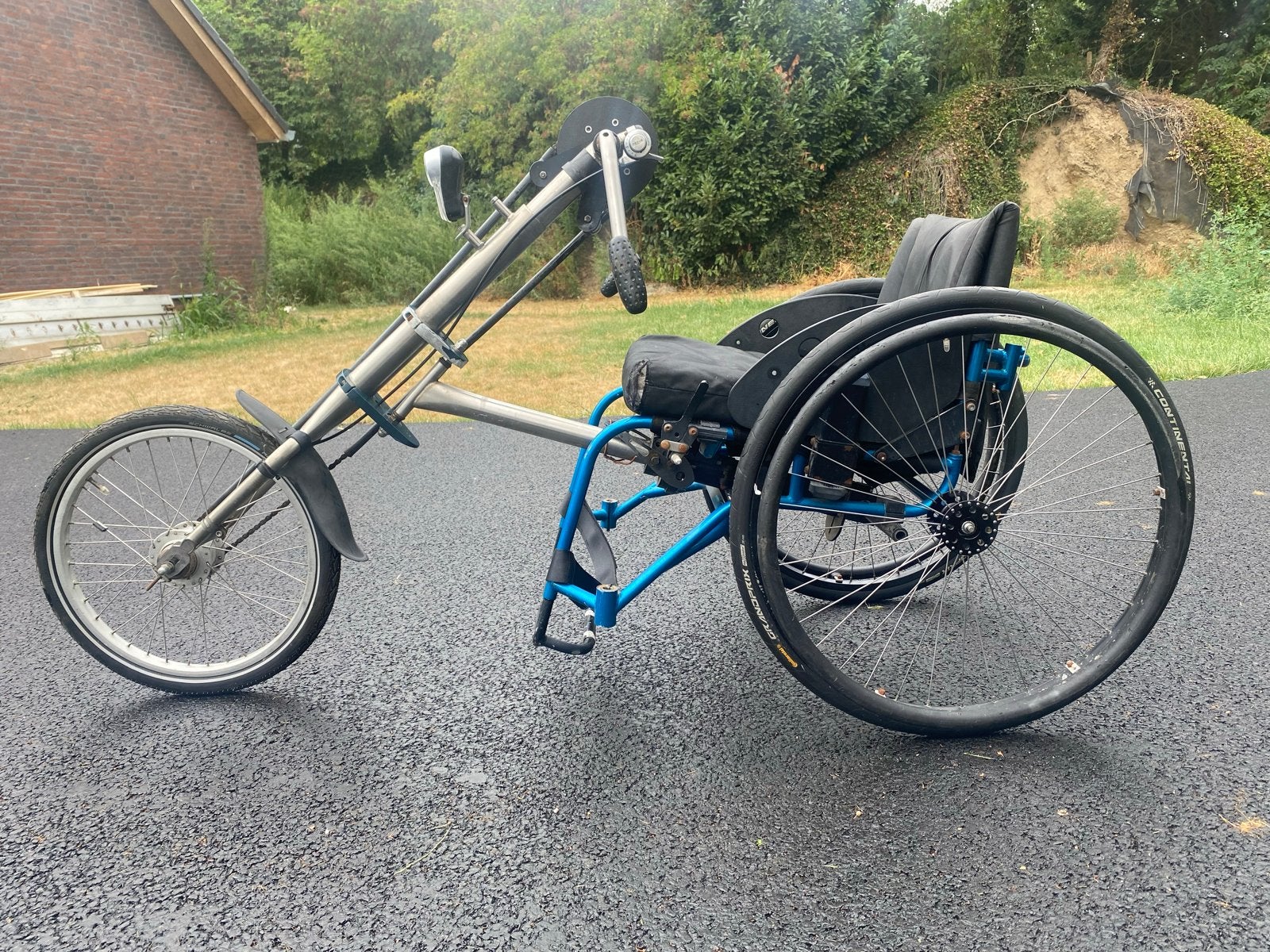 Complete handbike te koop. Staat op nieuwe banden!, Ophalen, Inklapbaar, Gebruikt, Handbewogen rolstoel