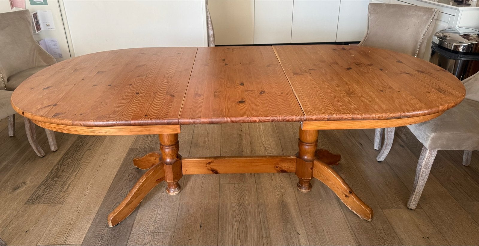 Foto 5 van Massief grenen ovale eettafel, uitschuifbaar