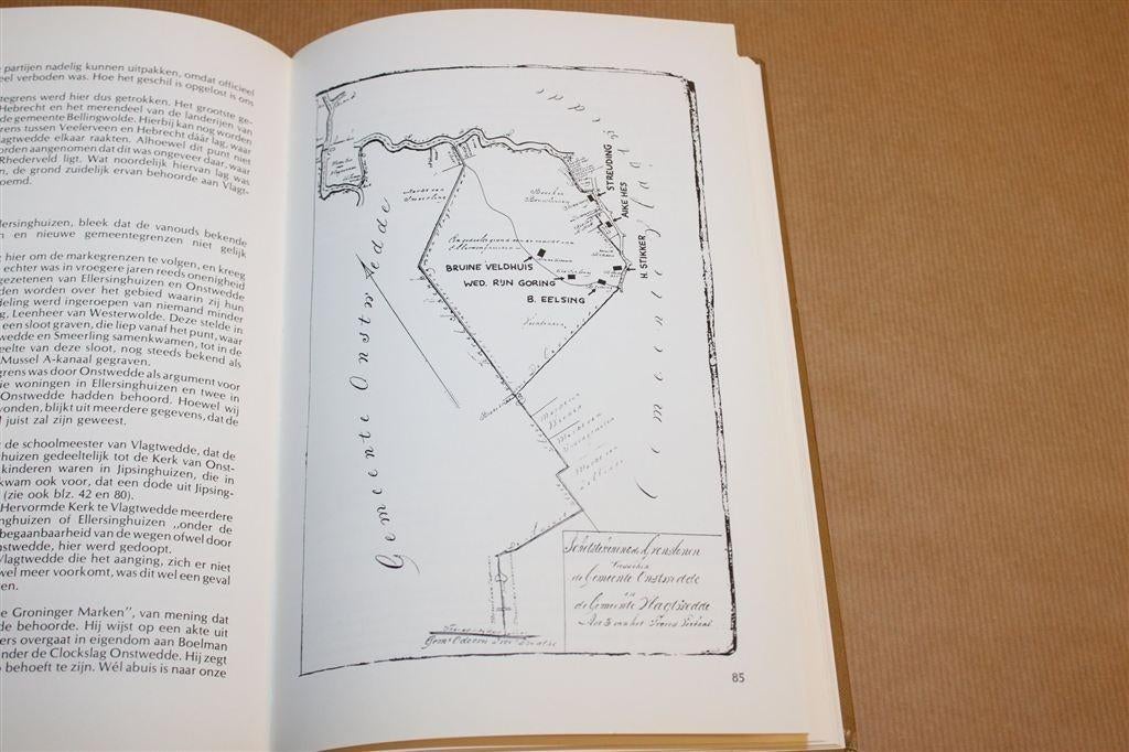 Onder de Clockeslach van Vlagtwedde — Streekgeschiedenis, Boeken, Geschiedenis | Stad en Regio, Ophalen of Verzenden, Gelezen
