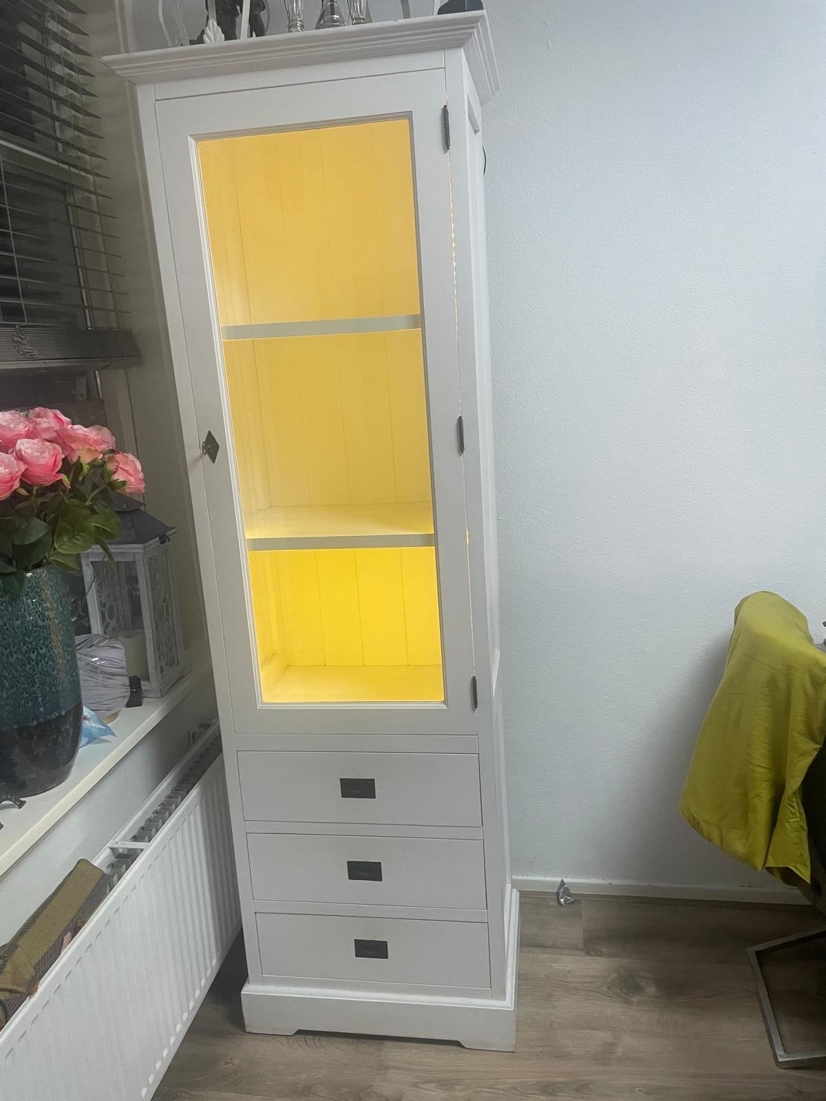 Zo goed als nieuwe vitrinekast met verlichting (60x210cm), Huis en Inrichting, 200 cm of meer, Zo goed als nieuw, 25 tot 50 cm