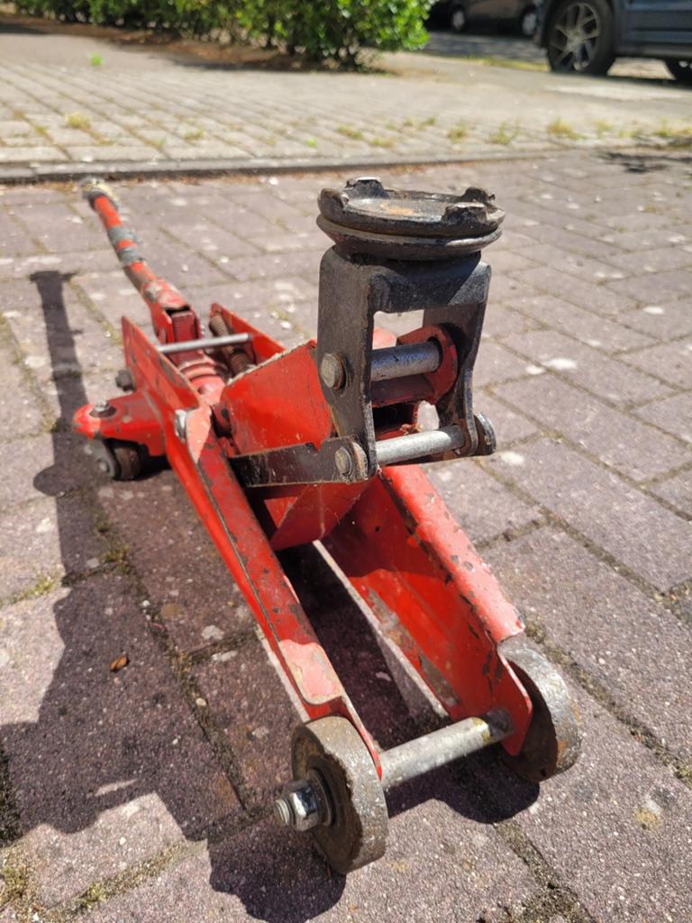 Hydraulische garagekrik - functioneel, Ophalen, Gebruikt, Hydraulisch, Garagekrik