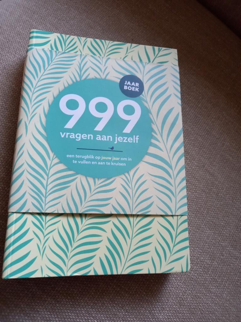 999 vragen aan jezelf., Boeken, Ophalen of Verzenden, Zo goed als nieuw, Mode algemeen