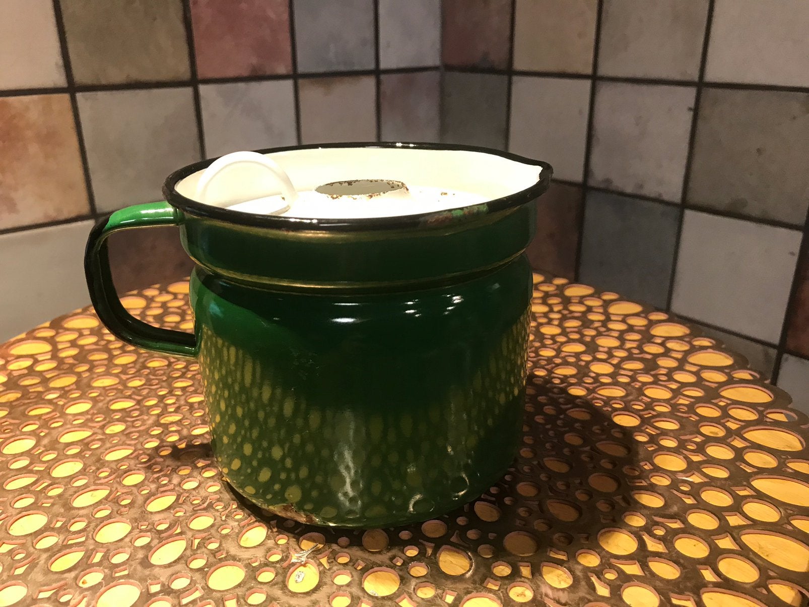 groene emaille melkkoker,vintage,hoogte 11.5 cm,diam.13 cm, Antiek en Kunst, Ophalen of Verzenden