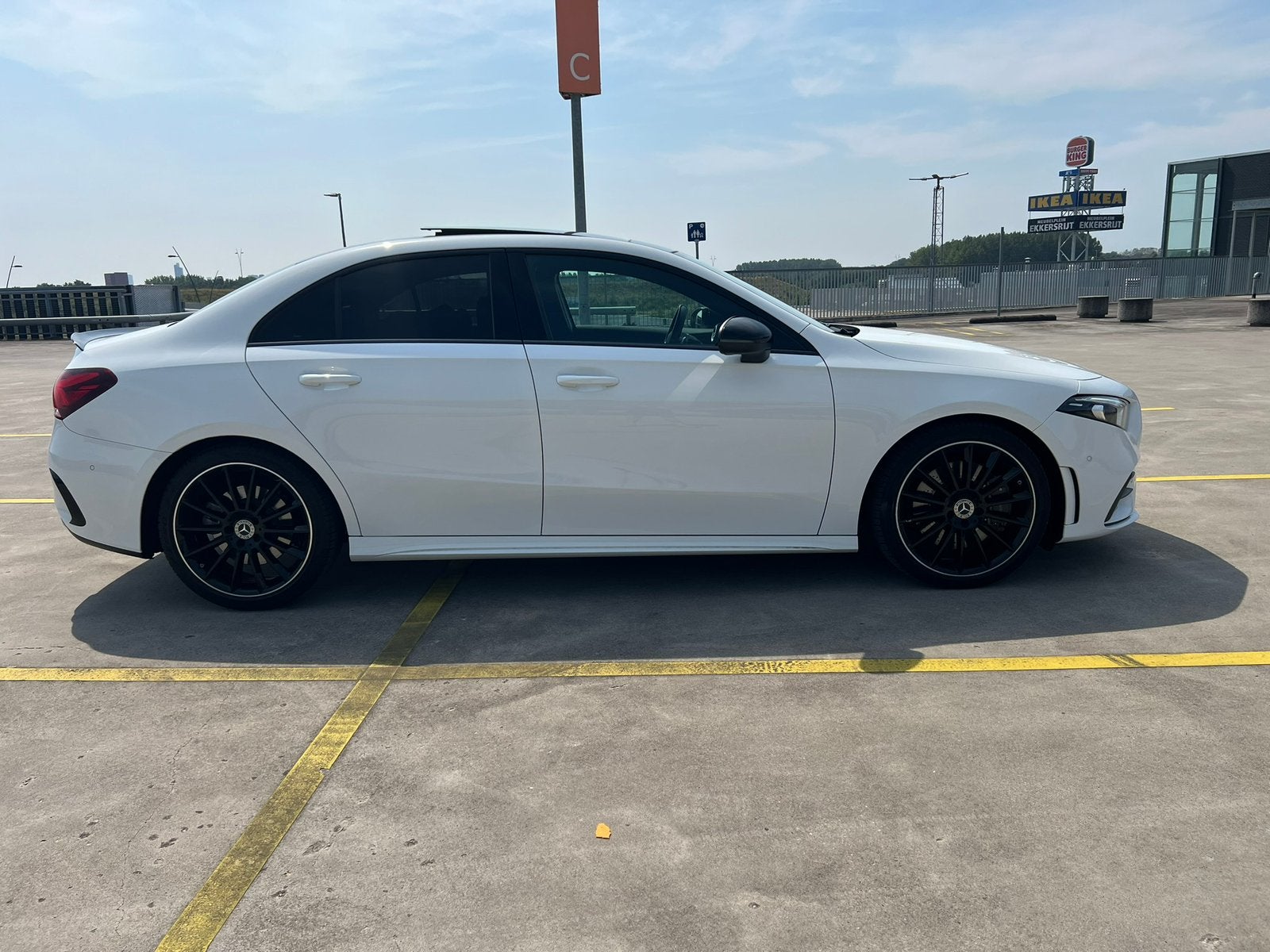 Mercedes A250 Sedan AMG | Panorama | Leder | Sfeer | Camera, Auto's, Dealer onderhouden, 730 kg, 4 cilinders, Lichtsensor