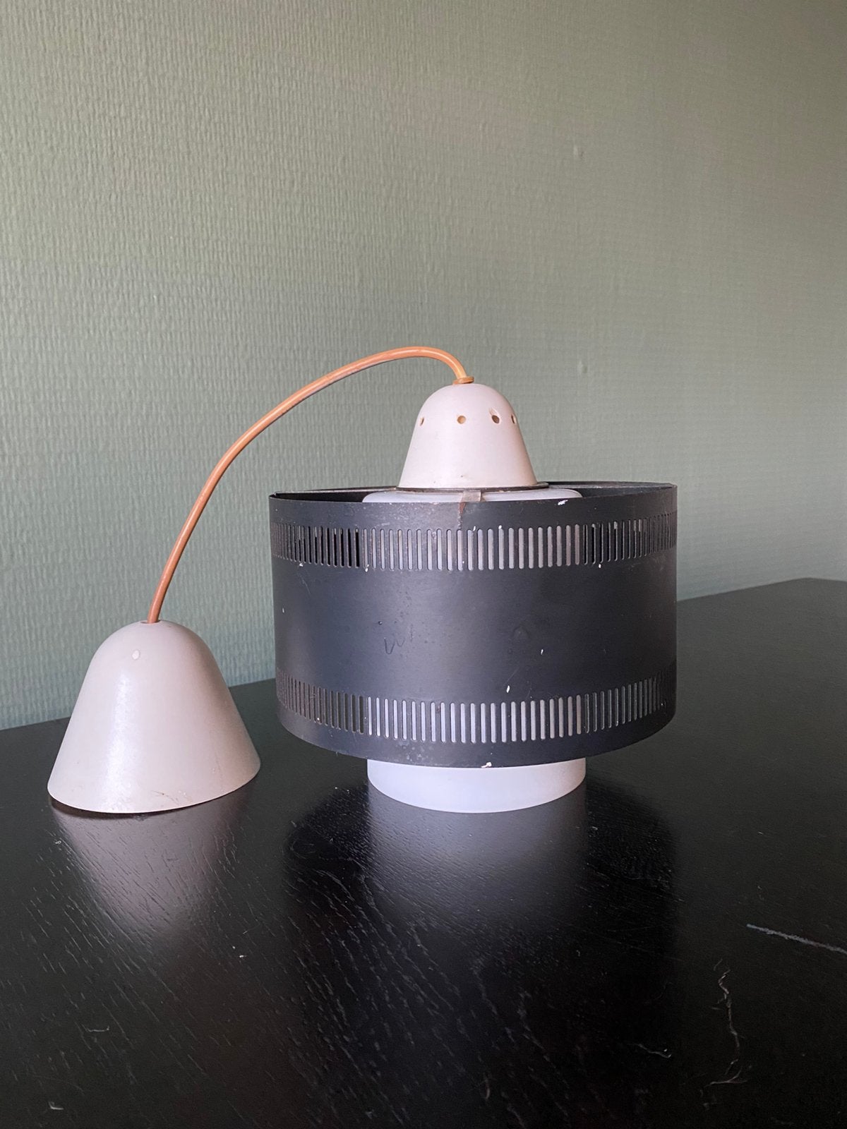 Mooi vintage lampje, metaal glas, louis Kalff style., Huis en Inrichting, Lampen | Hanglampen, Ophalen of Verzenden, Glas