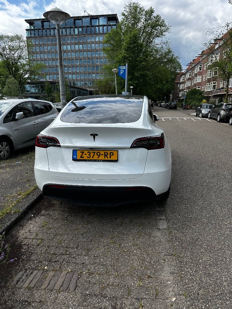 Tesla Model Y Standard RWD 2024, FSD-Ready, HW4, LFP Accu, Automaat, Achterwielaandrijving, Zwart, Wit