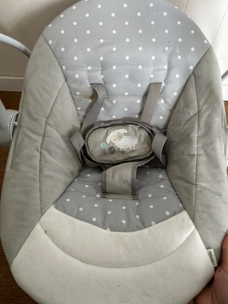 Automatische schommelstoel met muziek en gordel, Kinderen en Baby's, Kinderstoelen, Gebruikt, Overige typen, Gordel(s), Ophalen of Verzenden
