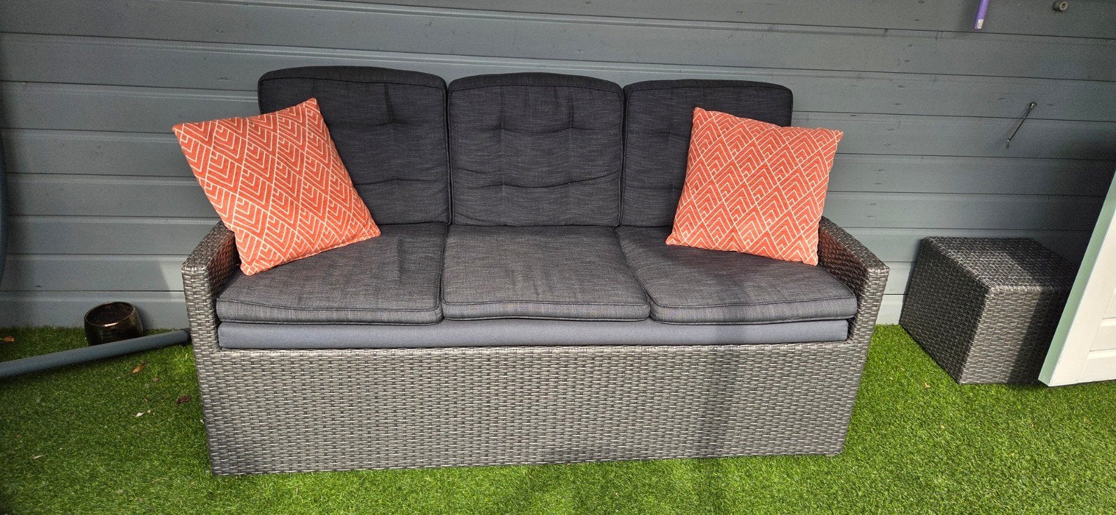 Wicker bank met extra kussen voor meer zitcomfort., Ophalen, Gebruikt, 3 zitplaatsen, Loungeset