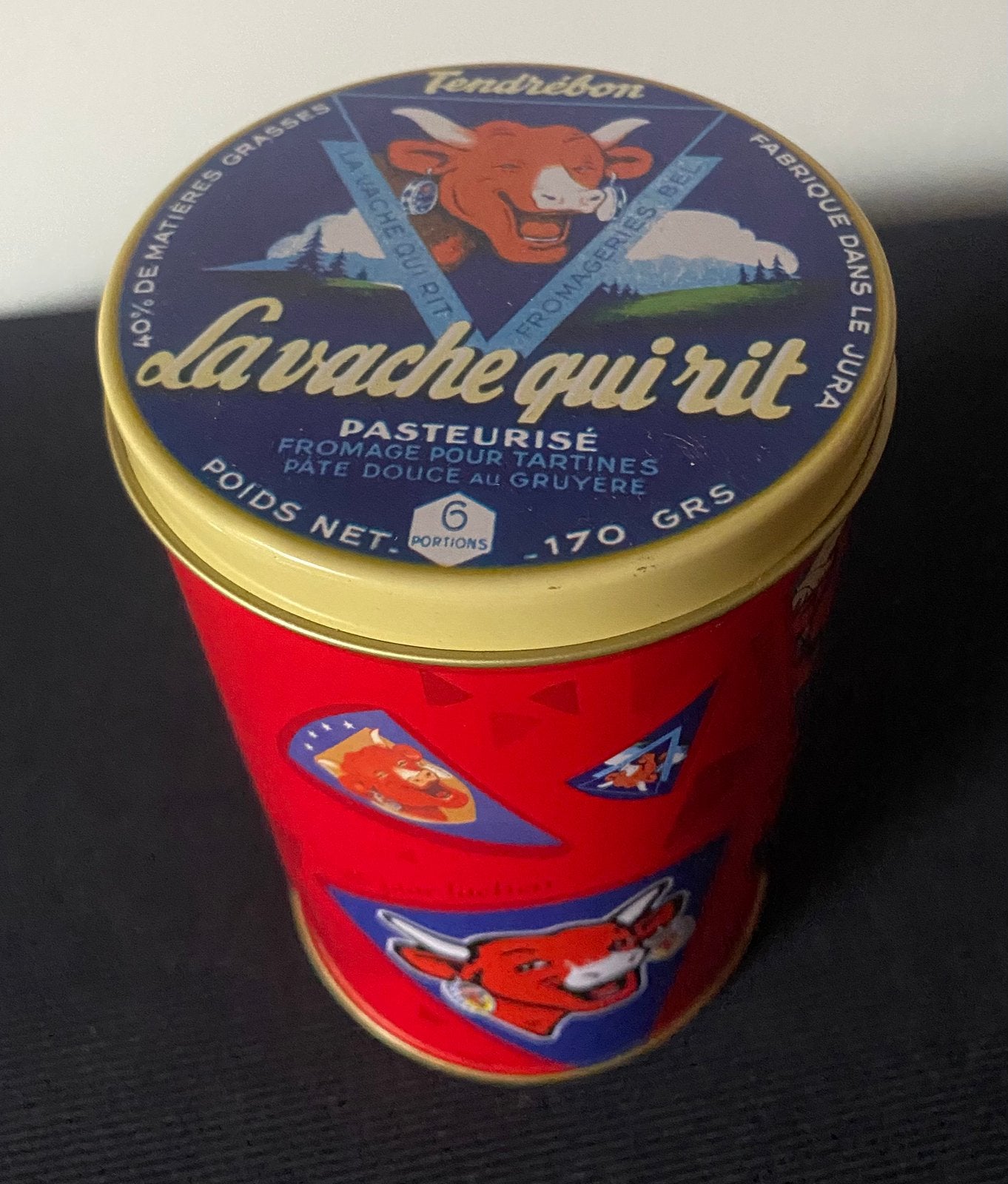 Blik van La Vache Qui Rit. Met rode achtergrond. H. 15 cm, Ophalen of Verzenden, Zo goed als nieuw, Overige, Overige merken